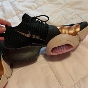 nike superrep air zoom women’s gold/black/pink